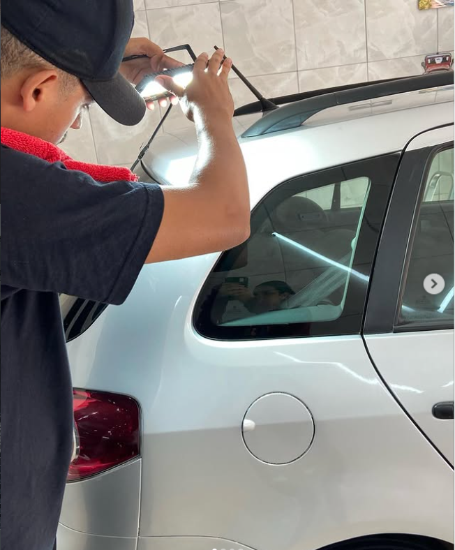 Denis realizando polimento técnico